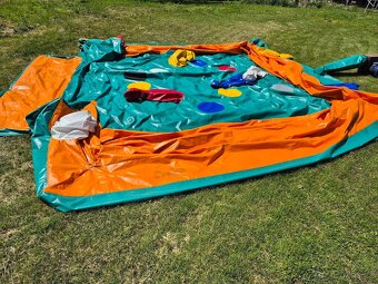 Skákací nafukovací hrad velký, vel. cca: 6m x 5m - 11