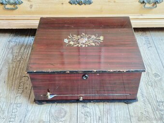 Starožitný hrací stroj Polyphon No 72G, 1890, s 8 zvonky - 11