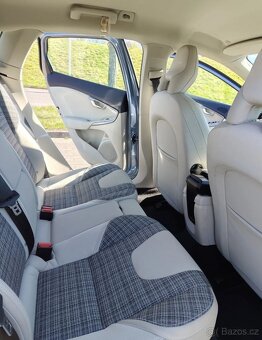 Volvo V40 D2 Drive-E Momentum - 11