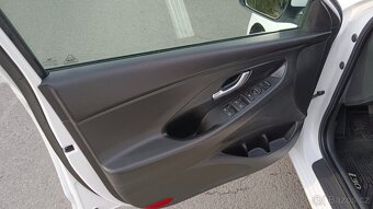 Hyundai i30 1.6 CRDI  ODPOČET DPH - 11