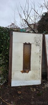 Stará dvoukřídla vrata do garáže z masivu - 11