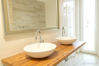 Luxusní řadový dům 4+kk s bazénem a zahradou v Drahelčicích, - 11