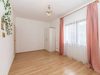 Prodej dvougeneračního rodinného domu 6+kk 195 m2, pozemek 1 - 11