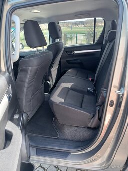 Toyota Hilux 2.4D 4x4 Active - 11