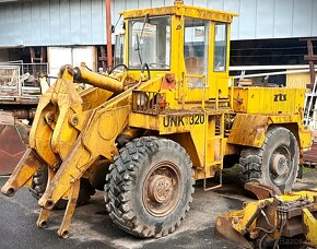 3x nakladač ZTS UNK 320 - 11