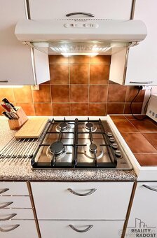 Podnájem zařízeného pokoje (12 m2), ul. Batličkova, Praha 8  - 11