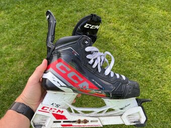 Hokejove brusle CCM Jet Speed FT2 Sr - 11