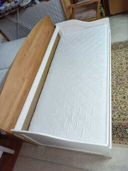 Prodám hezkou postel s výsuvným lůžkem za masivu 90 x 200 cm - 11