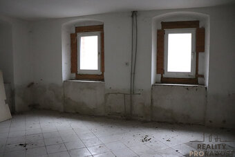 Prodej domu k rekonstrukci k podnikání nebo na bydlení ve Ve - 11