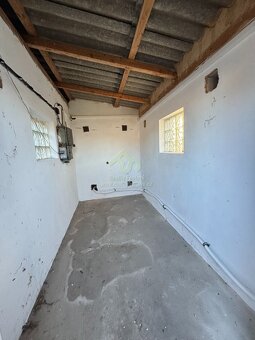 Pronájem skladovací haly u Rokycan s nájezdem na dálnici - 11