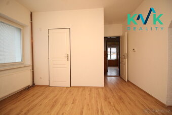 RD 6+2, zahrada, pozemek 734 m2, zateplení, garáž, Karlovy - 11