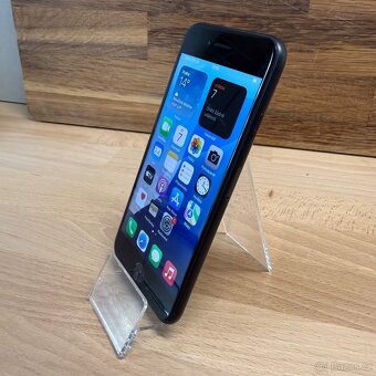 iPhone SE 2020 64GB, černý (12 měsíců záruka) - 11