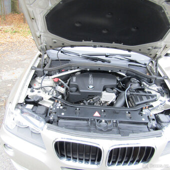 BMW X3, xDrive20i 135kw, Serviska,NAVI - 11