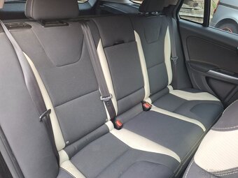 VOLVO V60 2.0D4 120kW R-DESIGN - 11