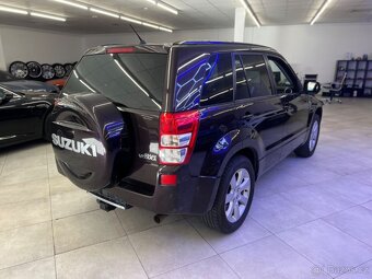 Suzuki Grand Vitara 3.2i 20 Jahre benzín 171kw - 11