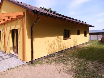 Moderní dřevostavba s velkým pozemkem a fotovoltaikou – přip - 11