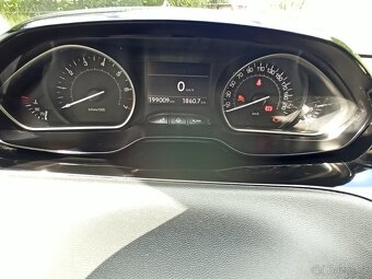 Peugeot 208 - 11