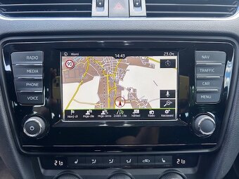 Škoda Octavia kombi 1.6 TDi DSG, 2016, navigace, vyhř. sed. - 11