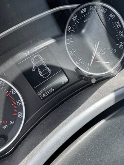 Skoda Octavia 2. 1.6  DSG 2013 rok - 11