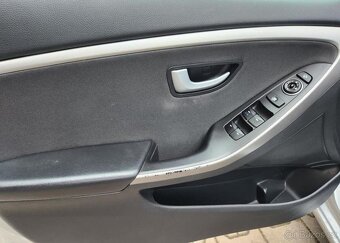 Hyundai i30 1.6-spotř.5l/100km - 11
