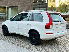 Volvo XC90 2.4 D5 147KW 4x4 AUT 1MAJITEL VÝHŘEV NAVI SERVISK - 11