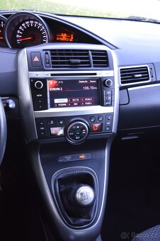 Toyota Verso 1.6i - 7 míst ,NAVI, kamera ,bez koroze - 11