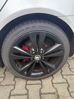 Skoda Octavia RS 2.0TSI, 147kW, stribrna kombi - 11