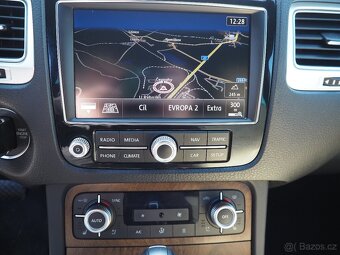 Volkswagen Touareg 3.0 TDI INDIVIDUAL, odpočet DPH - 11