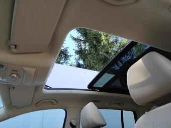 VW Touran 1.6 TDi HIGHLINE 7 MÍST ČR 2.MAJ. ŠÍBR NAVI SERVIS - 11