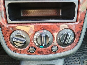 Mercedes Vaneo 1.6 benzín - 11