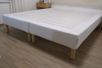 Postel IKEA ESPEVÄR 180x200, včetně potahu a dřevěných nohou - 11