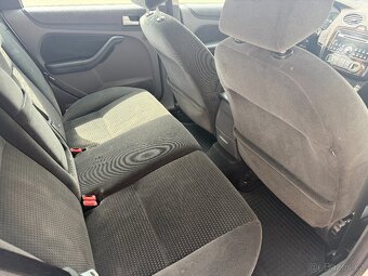 Ford Focus 1.6i, 74kw Ghia výbava - 11