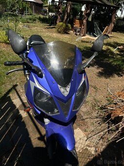 Prodám nepojízdnou motorku Daelim Roadwin 125R (2008, 10,9 k - 11