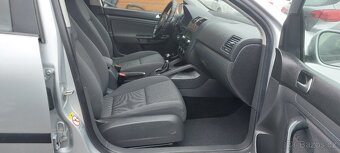Volkswagen Golf 5 benzin 1,4 pouze 112 000 KM. - 11