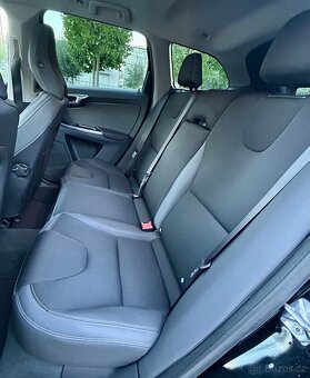VOLVO XC60 2.4D5 158KW 4x4 MANUÁL Bi-XENON-NAVI-PANORAMA-PDC - 11