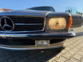 Mercedes SL560 NEMECKY TECHNICÁK. R 107 - 11