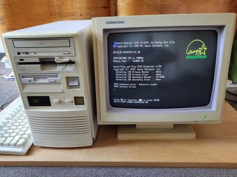 Historické PC Pentium 90.léta v bedně od 486 + Samsung CRT - 11