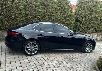 Alfa Romeo Giulia 2.0 Turbo 16V AT8 Veloce - 11