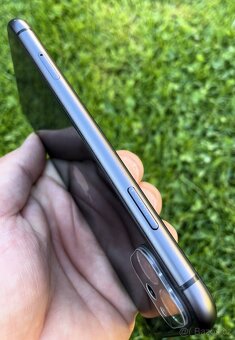 📱 iPhone 11 Black 64GB – top stav, nová baterie 🖤 - 11
