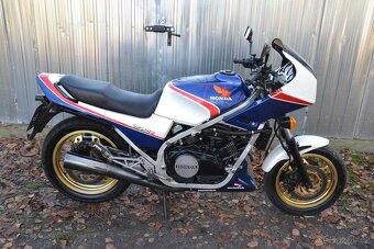 Honda VF 750F – RC15 - 11