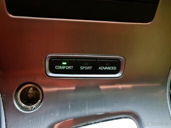 Volvo XC60 2,4 D5 automat Summum 151kw 205 koní r.v. 2010 - 11