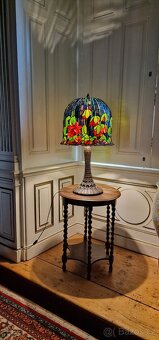 Tiffany stolní lampa s vitrážovým stínidlem – výška 84 cm - 11