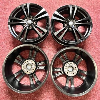 5x114,3 R17 Originál alu Hyundai - černé - ET 47 - 11