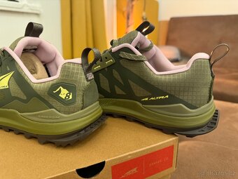 NOVÉ trailové běžecké boty Altra Lone Peak 8, EU 41 dámské - 11