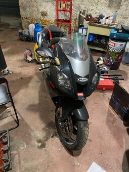 Aprilia RSV 1000 R - 11