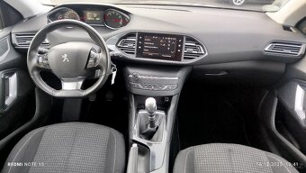 Peugeot 308 kombi 1.2 benzín, 2020 - 11