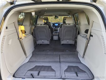 Chrysler Pacifica Touring L Plus - 11