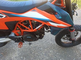 KTM 690 SMC R 2024 - 11