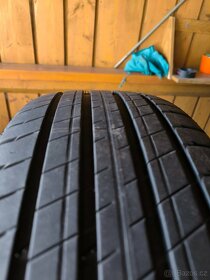 235/60R17/102V - 11