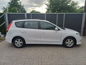 Nové v ČR...Krásný Hyundai I30 cw... - 11